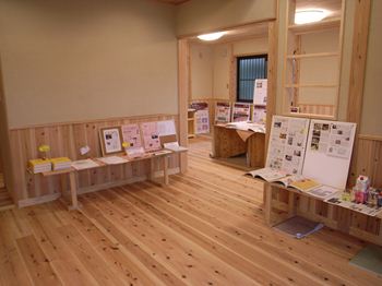 新築 大阪府 それぞれのお部屋に、見所をお伝えしたパネルを展示しました。こだわりのポイントはたくさんありますので、みなさん真剣にお読み頂いていました。