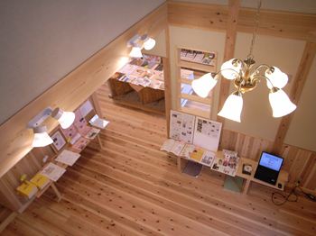 新築 大阪府 どのお客様も、吹き抜けからの雰囲気を羨望の眼差しで見られていました。やはり広いお部屋に吹き抜けというのはあこがれですね。